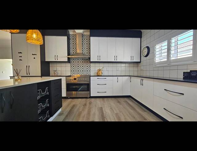 3 BEDROOM HOUSE FOR SALE IN COUNTRY CLUB